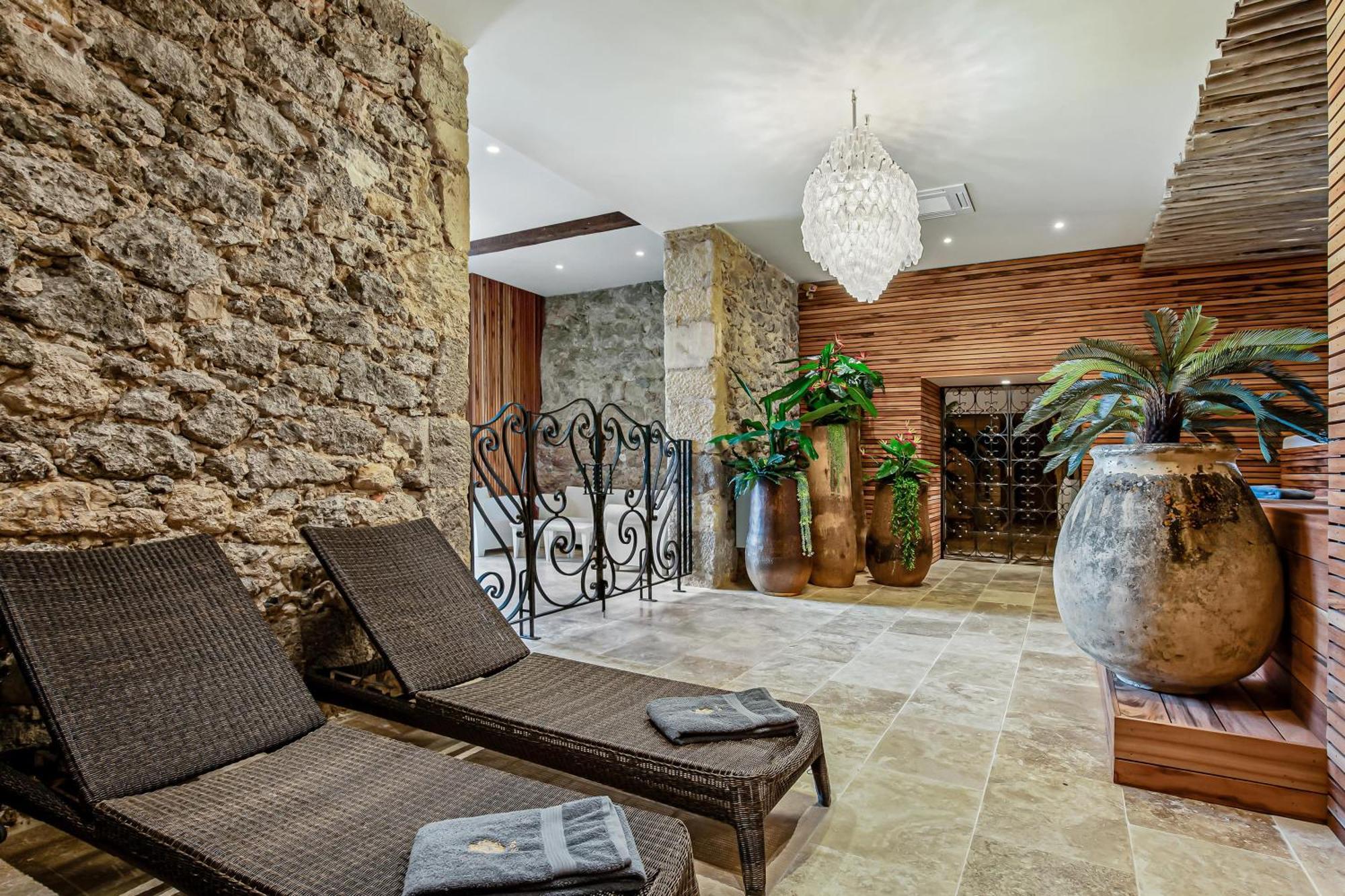 Chateau Hermitage De Combas Aparthotel Servian Exterior photo