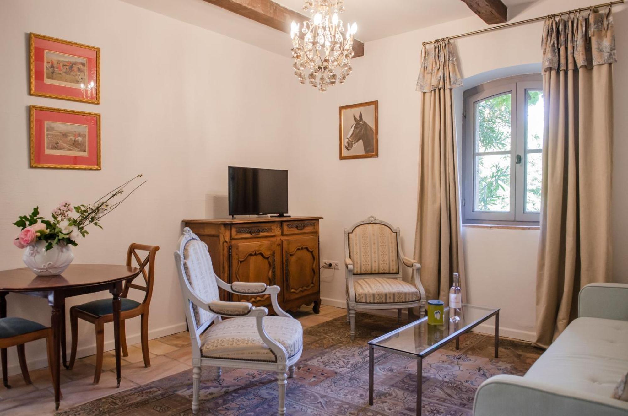 Chateau Hermitage De Combas Aparthotel Servian Exterior photo