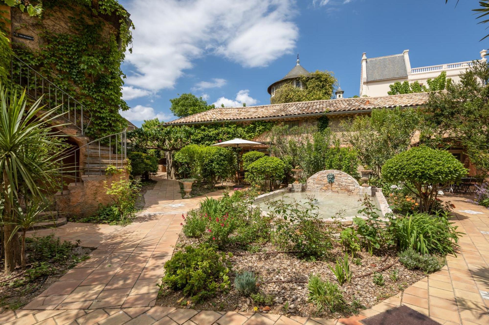 Chateau Hermitage De Combas Aparthotel Servian Exterior photo